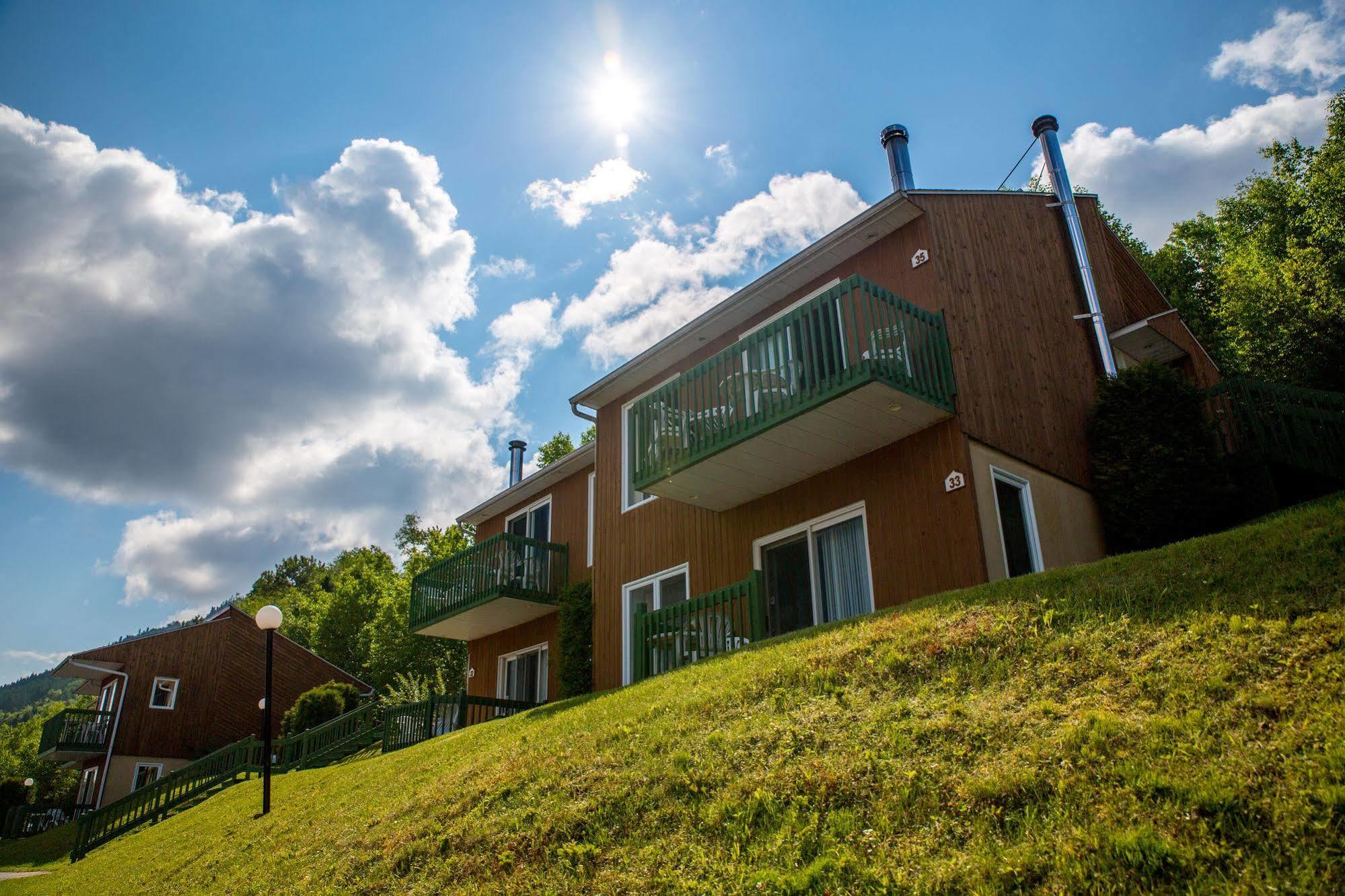 Chalets Condos Sur Le Fjord LʼAnse-Saint-Jean المظهر الخارجي الصورة