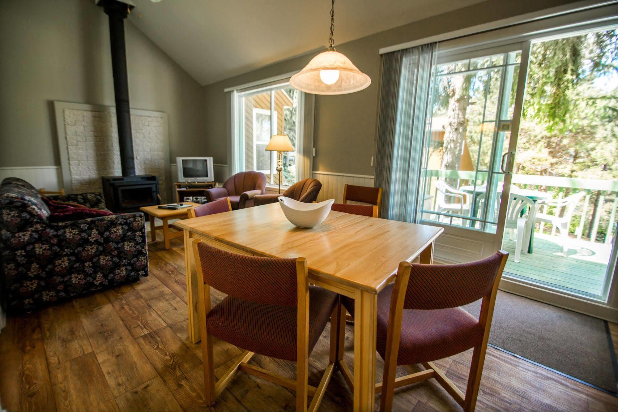 Chalets Condos Sur Le Fjord LʼAnse-Saint-Jean المظهر الخارجي الصورة