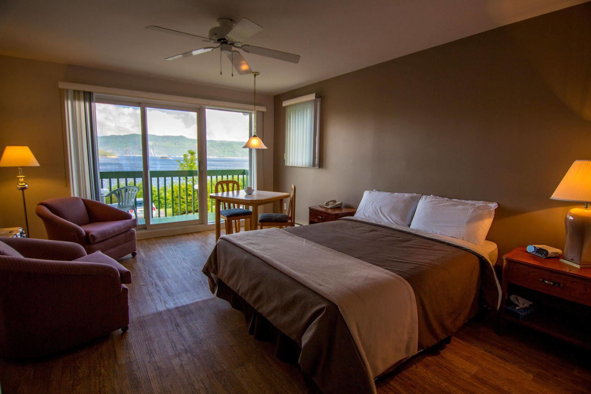 Chalets Condos Sur Le Fjord LʼAnse-Saint-Jean المظهر الخارجي الصورة