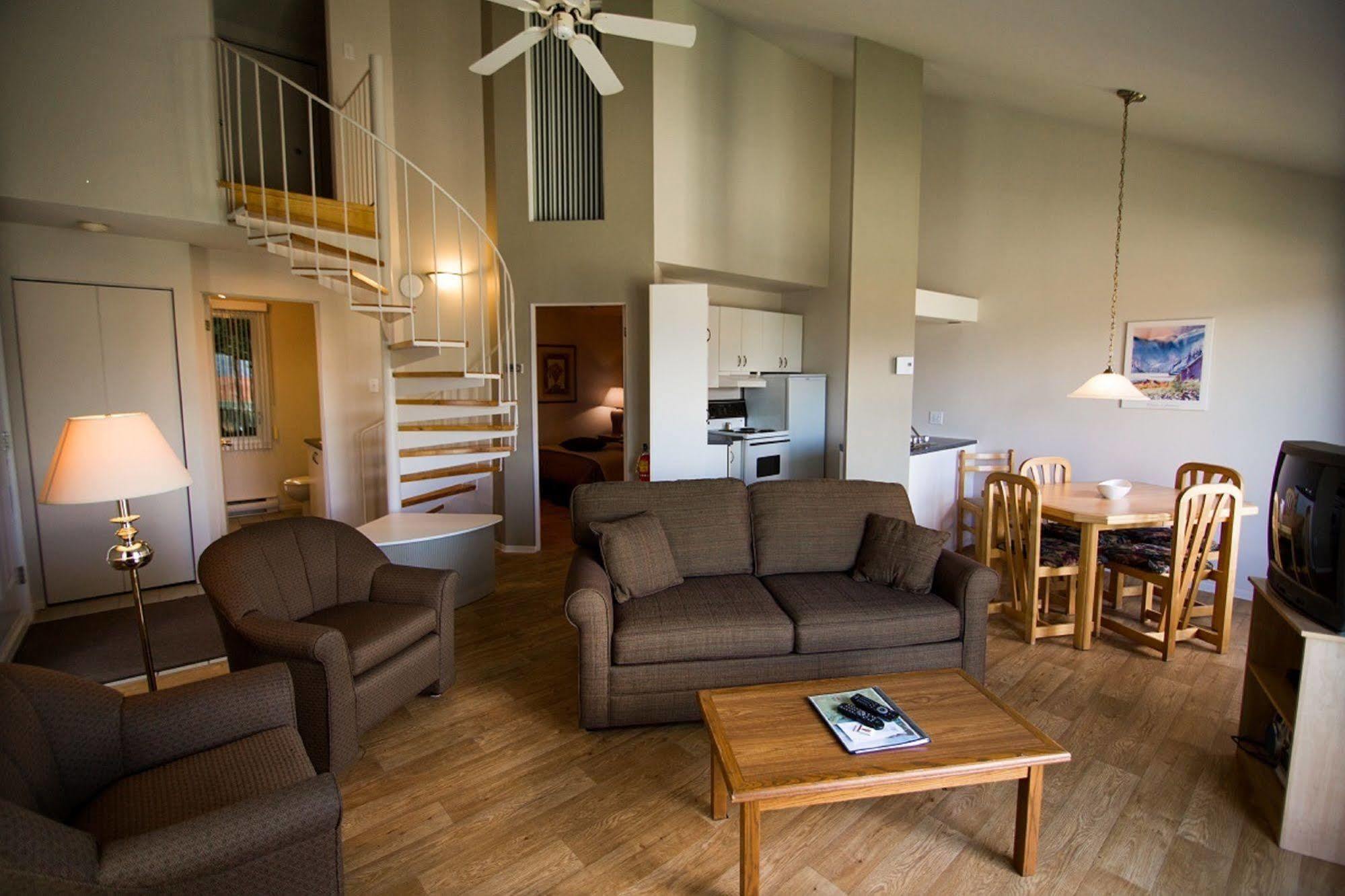 Chalets Condos Sur Le Fjord LʼAnse-Saint-Jean المظهر الخارجي الصورة